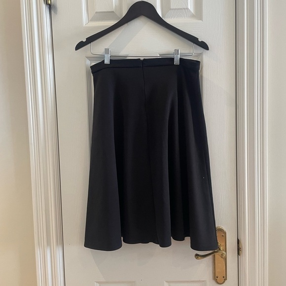 Black flowy skirt - Picture 2 of 3